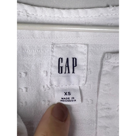Women's GAP White Textured Cotton Short Sleeve Blouse Top XS - Picture 2 of 6